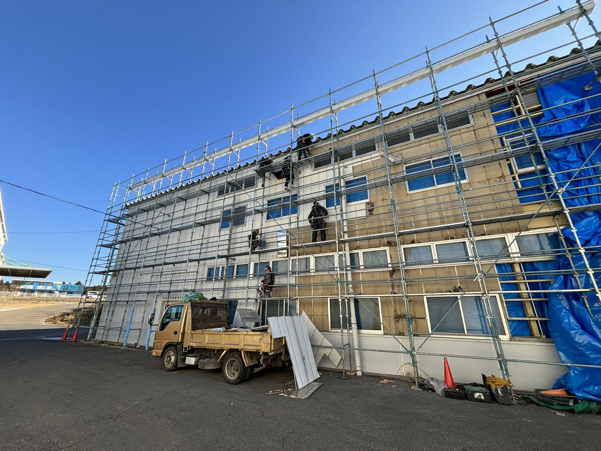 千葉県成田　外壁490㎡撤去工事