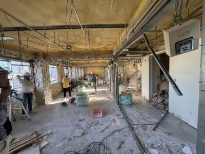 【南浦和の内装解体】621坪(2049㎡)のスケルトン工事 解体中