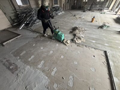 葛飾区200坪　内装解体途中