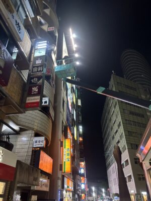 品川駅前看板撤去夜間工事