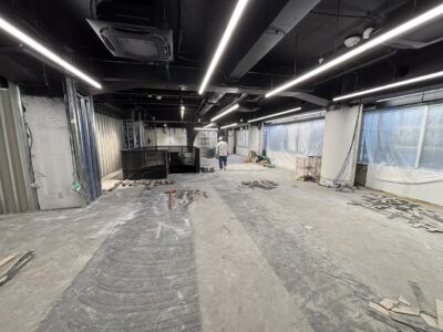 東京都渋谷区神南の店舗改修工事に伴う内装解体・長尺シート撤去作業